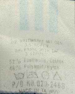  - Original match-worn training jacket of Grasshoppers Club Zürich with number "1". Worn before league matches (Switzerland) or in training around 1990. Status: ACC. --Long-sleeved jacket; size CH 8; adidas logo and club name printed on the back; player's jersey number "1" applied as a foil stamp on the front. Zipper still fully functional. Back print slightly faded. Condition: A- - Bild 6