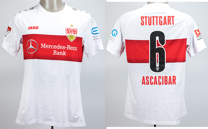 Sorry, no english description is available. ...  -  Condition: A-.....Trikot kurzarm; Größe L, Vereins-Logo, 1 Meisterstern und Jako-Logo gummiert; Werbeaufdruck 'Mercedes Benz Bank' gummiert; Spielername, Rückennummer und Schriftzug 'Stuttgart' gummiert; Schriftzug 'VfB' auf Kragen Rückseite gummiert; mit BL Patch und EQ Elecric Intelligence by Mercedes-Benz Patch; Jako. Der Einlieferer hat dieses Trikot von Ascacíbar erhalten. --Leicht Tragespuren.