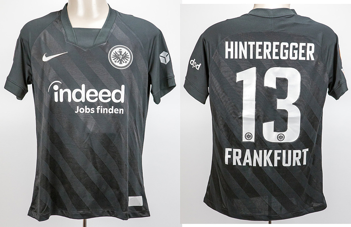 Frankfurt, Eintracht - Trikot 2021/22  | Original match worn Spielertrikot von Eintracht Frankfurt mit der Rückennummer 13. Getragen von Martin Hinteregger am 16.09.2022 im Gruppenspiel der UEFA Europa League gegen Fenerbahce. Frankfurt - Fenerbahce 1:1. Status:AAB. FOTOMATCHED!!!.