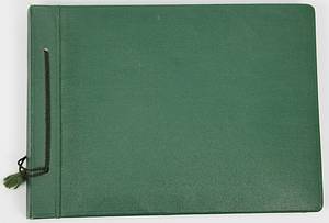  - Private photo album of German national football player Rudi Hoffmann (1935-2020; 1 international cap) and participant in the Olympic football tournament for Germany at the 1956 Melbourne Olympic Games. Documenting the German Olympic football team's journey to the 1956 Olympic Games. A wonderful record of a competitor's Olympic experience, featuring photos of the trip, opening ceremony, competitions, Olympic Village, leisure activities in Australia, etc. 106 private photos (15x10 to 9x9 cm) from the 1956 Olympic Games. 20 album pages, 33x24 cm, faux leather  --Directly from the estate of Hoffmann Condition: A- - Bild 5