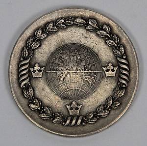 1)Länderspielmedaille 1923  | Offizielle Länderspielmedaille des schwedischen Fußballverbandes für das Länderspiel Schweden v Deutschland (2:1) am 29.6.1923 in Stockholm. Mit Inschrift "Svenska Football Forebundet" und der Gravur des Spieltages "29 - 6 - 1923". Silber (gepunzt), 3,5 cm. Persöniche Medaile von Herny Müller, der in diesem Länderspiel eingesetzt wurde. - Bild 3