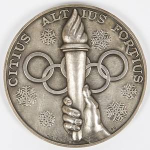  - Olympic Winter Games 1948 Silver Winner medal: Silver medal for a second place at the Olympic Winter Games in St. Moritz 1948.  „Vmes Jeux Olympiques d'hiver St.Moritz 1948". Silver, hallmarked (stamped 925, weight: 102 g), Made by Huguenin, 6 cm. There were only 47 bronze medals at the Olympic Games of 1948. Condition: A - Bild 2