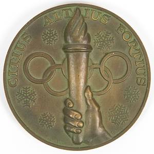Siegermedaille 1948  | Bronzemedaille für den 3.Platz bei den Olympischen Winterspielen St.Moritz 1948 mit der Aufschrift  „Vmes Jeux Olympiques d'hiver St.Moritz 1948" Bronze, Hersteller: Hugueni, 6 cm. - Bild 3