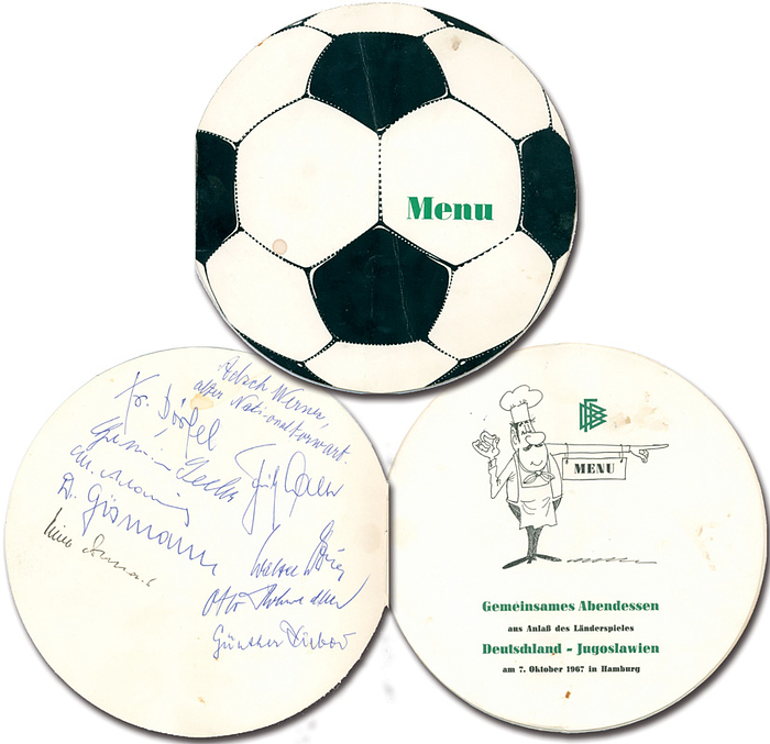 DFB-Speisekarte 1967  | Original Speisekarte aus Anlaß des Fußball Länderspieles Deutschland v Jugoslawien am 7.10.1967. Innen mit 10 original Signaturen, darunter ehemaligen deutschen Nationalspielern: Adolf Werner (1886-1975; 13 LS), Friedo Dörfel (1915-1980; 2 LS); Erwin Seeler (1910-1997); Edmund Adamkiewicz (1920-1991; 2 LS); Walter Dzur (1919-1999; 3 LS); Otto Rohwedder (1909-1969; 5 LS): Fritz Walter (1920-2002; Weltmeister 1954) u.a.. 8 Seiten, Karton 17,5 cm.