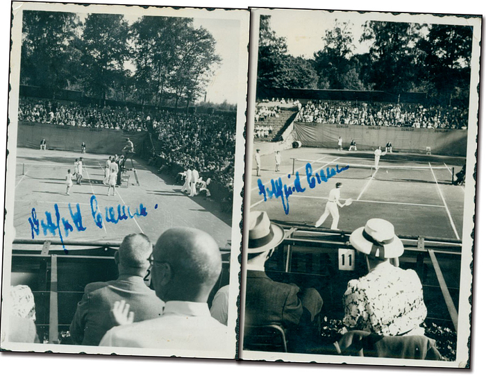 Cramm, Gottfried von  | (1909-1976) Zwei s/w-Fotos jeweils mit Originalsignatur von Gottfried Alexander Maximilian Walter Kurt Freiherr von Cramm. Deutsche Tennislegende. French Open Sieger 1934 und 1936, dreimaliger Finalist im Herreneinzel von Wimbledon 1935, 1936, 1937 und 1933 Sieger im Mixed von Wimbledon. 1937 gemeinsam mit seinem Landsmann Henner Henkel Gewinner der Herrendoppelkonkurrenz bei den French Open und bei den US Open. Je 8,8x5,8 cm.
