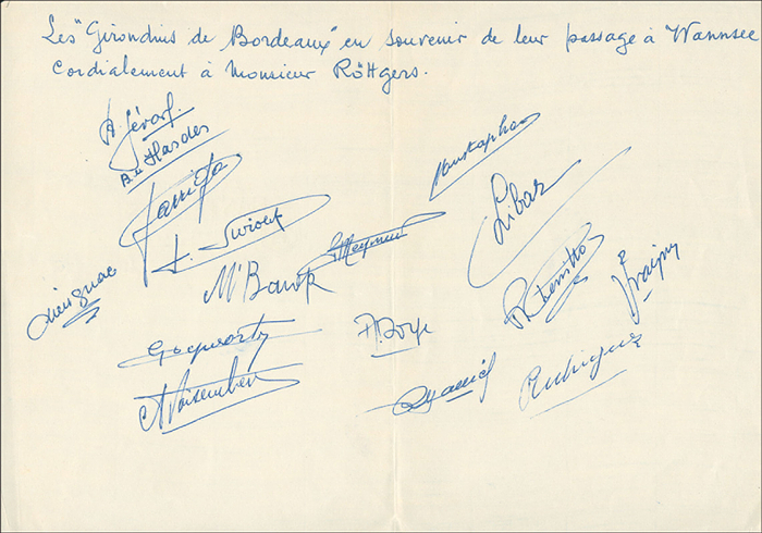 Bordeaux, Girondins - 1950  | Blancobeleg mit 16 original Signaturen der Mannschaft von Girondins Bordeaux. Französischen Meistermannschaft von 1950, 30x20 cm.