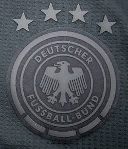DFB - Trikot 2021  | Original match issued Spielertrikot von Deutschland mit der Rückennummer 10. Vorbereitet für Kai Havertz am 28.03.2021 im Qualifikationsspiel zur Fußball Weltmeisterschaft gegen Rumänien. Rumänien  - Deutschland 0:1. Status:AAB. - Bild 4