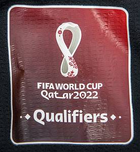  - Original match-issued shirt Germany number 10. Assisted by Kai Havertz in a World Cup qualifying match against Romania on March 28, 2021. Romania - Germany 0:1. Status: AAB --Short-sleeved jersey; size 5; rubberized federation logo, 4 World Cup stars, and adidas logo; rubberized player name and number (front and back); German flag sewn on the back of the collar; with FIFA World Cup Qatar 2022 Qualifiers patch and UEFA Respect patch; adidas Heat.RDY. Comes from the collection of a former DFB employee. Condition: A - Bild 6