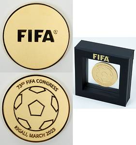 FIFA Congress 2023 Kigali Participation medal - 75th FIFA Congress Kigali, march 2023Addis Ababa Gold plated, size 5 cm. In original case. Due to the Corona pandemic the congress was held online. Condition: A - Bild 5