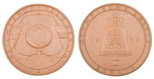 Porzellanmedaille 1936  | Große Porzellanmedaille zur Erinnerung an die Olympischen Spiele Berlin 1936. Olympiaglocke/Reichssportfeld. Hersteller: Meissen. Braun. (Scheuch 1066a), 11,6 cm. - Bild 2