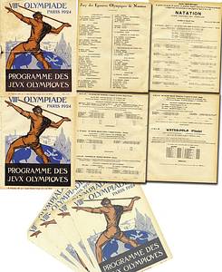  - 8 program books VIIIe Olympiad Paris 1924. Program des Jeux Olympiques. Mardi 15 Juillet. Reunion No. 245+246 to 258+259. Natation Waterpolo (July 13th to July 20th). Each 8 pages, 27x21.5 cm Complete set from the Olympic water polo tournament and the swimming competitions! --Very rare daily program from the Paris 1924 Olympic Games with the complete water polo tournament and all swimming events. The 13 teams involved in the water played a tournament in the Bergvall system, with Belgium, Ireland and Spain having a bye in the first round. After the quarter-finals and the semi-finals, the Olympic champion was determined in the final (July 17, France v Belgium). In another knockout round, the teams that lost to the Olympic champions played for the silver medal. The loser of this round then played in the bronze game against the teams that had lost to the losing finalist. ----Programs were bound, now loose, therefore minor damage to the fold. Only the program from July 18th. There is no evidence of this damage, but there is a small charred spot in the fold and a crease in the middle. Condition: C - Bild 2