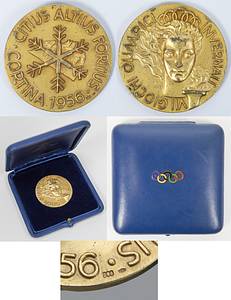 Teilnehmermedaille 1956 Gold  | Teilnehmermedaille in Gold für Winterspiele Cortina d´Ampezzo 1956. Silber, vergoldet. Gestempelt (800er Silber, 53,7 gramm; mit Herstellerstempel), 4,5 cm. In original Lederetui mit aufgesetzten farbig emaillierten Olympischen Ringen aus Bronze (9,5x9,5x1,7 cm). Von dieser Medaille wurden nur 157 Exemplare ausgegeben!!. - Bild 7