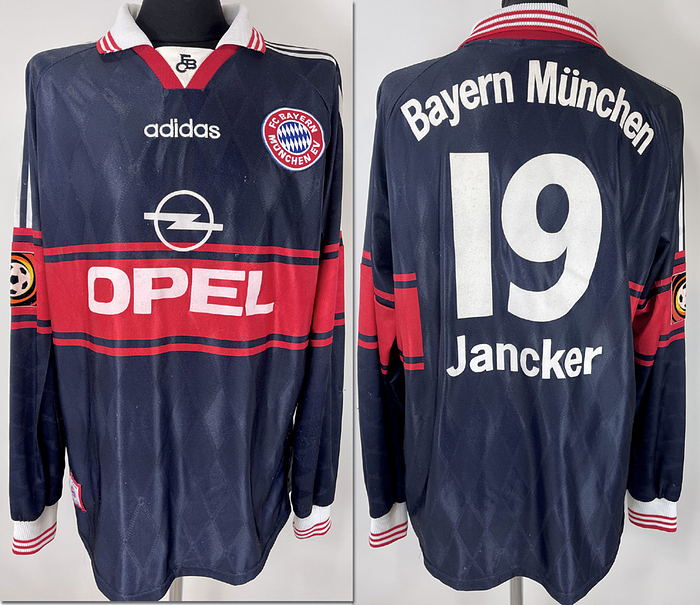 München, Bayern  - Trikot 1998  | Original match worn FC Bayern Spielertrikot mit der Nummer 19. Getragen von Carsten Jancker in der Bundesliga-Saison 1997/1998. Status:ABC.