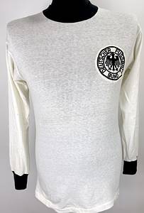 DFB - Trikot 1974 WM  | Original match worn Deutschland  Spielertrikot mit der Nummer 11. Getragen von Jupp Heynckes bei einem Spiel während der Weltmeisterschaft 1974 in Deutschland. Trikot stammt aus der Sammlung eines ehemaligen DFB-Betreuers. Status ABB. - Bild 8