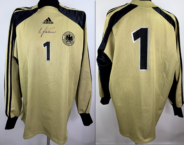 DFB - Trikot 2001  | Original match worn / issued DFB Spielertrikot mit der Nummer 1 von Oliver Kahn. Getragen / vorbereitet für ein Länderspiel im Jahr 2001.Signiert.  Trikot stammt aus der Sammlung eines ehemaligen DFB-Mitarbeiters. Status ABB.