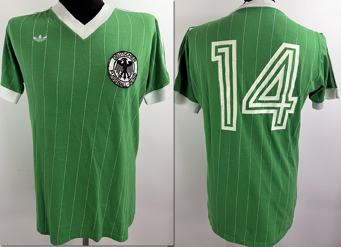 match issue football shirt germany 1981 - Original match-issued DFB player shirt with the number 14, by Holger Hieronymus. Prepared for the international match against Poland on September 2, 1981, in Chorzow. The shirt comes from the collection of a former DFB employee. Status: AAB. Short-sleeved jersey; size 7/8; DFB logo sewn on; Adidas logo and player number rubberized; 50% polyester, 50% cotton; Made in West Germany. Condition: A