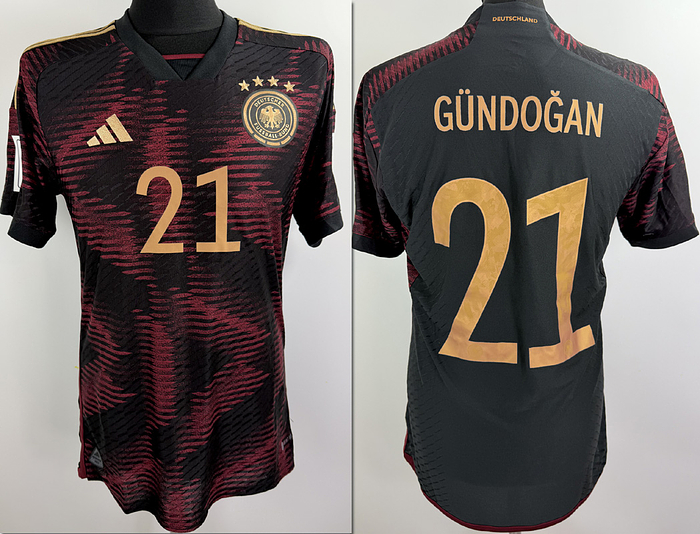 DFB - Trikot 2022 WM  | Original match issued DFB Spielertrikot mit der Nummer 21 von Ilkay Gündogan.Vorbereitet für die WM 2022 in Qatar.Die Auswärtsvariante kam nicht zum Einsatz bei der Weltmeistschaft, da Deutschland überraschend in der Vorrunde ausschied. Status:ABB.