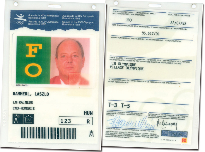 Hammerl, Laszlo  | (1942 - 2024) „Identity Card. Games of the XXV Olympiad Barcelona 1992“ Offizieller Olympiaausweis für den Sportschützen und späteren Funktionär Laszlo Hammerl aus Ungarn. Nahm als Athlet an vier Olympischen Spielen von 1964 bis 1976 teil, dabei gewann er drei Medaillen (1964 Gold + Bronze) und 1968 Silber. Mit Passfoto und original Signatur auf der Rückseite, Kunststoff, 16x10,5 cm.