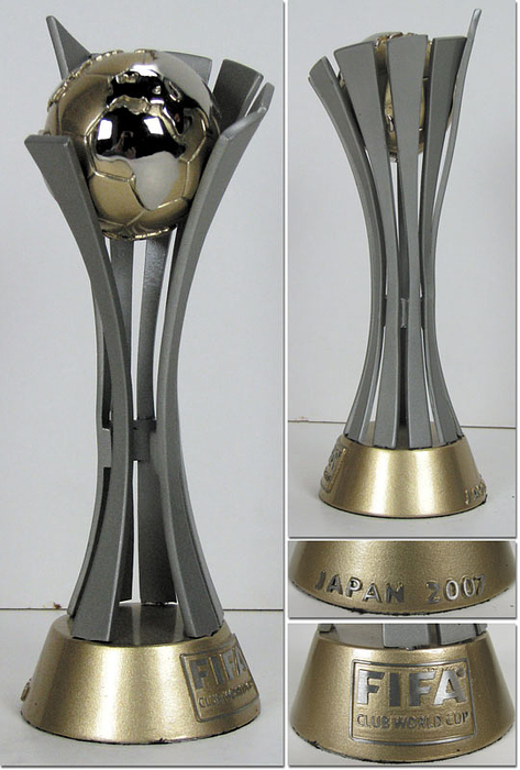 FIFA Club World Cup 2007  | FIFA Vereins Weltpokal 2007. Offizielle Mini Replica. Teilweise vergoldeter Pokal aus Edelstahl mit der Aufschrift "FIFA Club World Cup Japan 2007". Höhe 16,5 cm (447 Gramm). Limitierte Auflage von 50 Exemplaren.