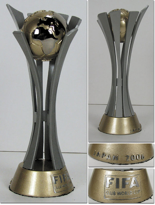 FIFA Club World Cup 2006  | FIFA Vereins Weltpokal 2006. Offizielle Mini Replica. Teilweise vergoldeter Pokal aus Edelstahl mit der Aufschrift "FIFA Club World Cup Japan 2006". Höhe 16,5 cm (444 Gramm). Limitierte Auflage von 50 Exemplaren.