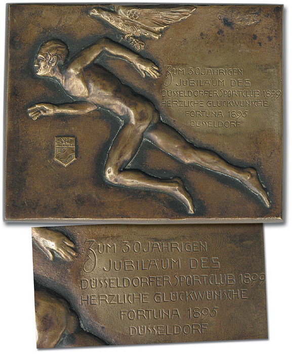 Fortuna Duesseldorf large Bronze Plaque 1929 - Issued for the 30th Anniversary of the Club. "Zum 30jährigen Jubiläum des Düsseldorfer Sportclubs 1899. Herzliche Glückwünsche Fortuna 1895 Düsseldorf". Presented by Fortuna 1985. Beautiful bronze cast plate, with wall fittings on the rear. Size 21x17x1cm, weight 1.2kg. Unique rare item!! Condition: A