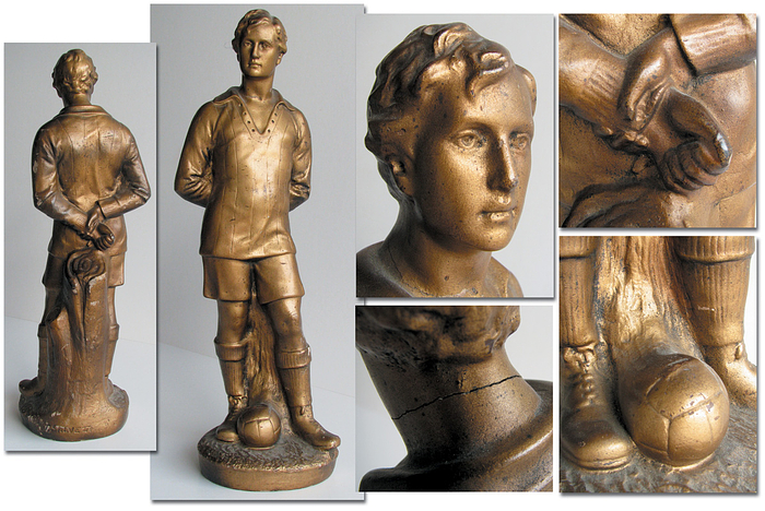 Fußballfigur ca. 1925  | Große italienische Fußballfigur aus Keramik. Golden bemalt. Signiert: T. Salvetty. ca. 1920. Höhe: 42 cm.