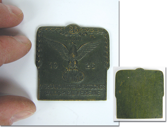 Plakette 1926  | "25 Jahre Verband Mitteldeutscher Ballspiel Vereine VMBV 1926" Offizielle Jubiläumsmedaille, Bronze, 5,4x5,4 cm.