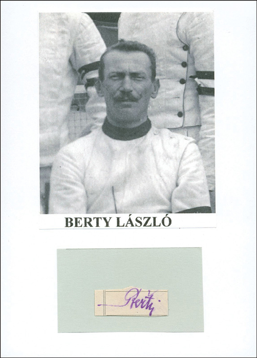Berti, László  | (1875-1952) Sammlerbeleg mit aufmontiertem Blancobeleg (3x1,2 cm) mit original Signatur von László Berti (HUN). 3facher Medaillengewinner im Fechten: Gold 1912 Säbel-Team, Silber 1924 Säbel-Team und Bronze Team. Außerdem aufmntiertes kopiertes Bild. 14,5x10,5 cm.