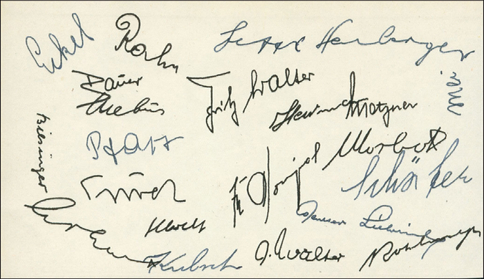 Weltmeister 1954  | Blancobeleg mit 21 Originalsignaturen der deutschen Spieler der Fußball-Weltmeisterschaft 1954 und Sepp Herberger. Alle Spieler bis auf Laband und Kwiatkowski haben signiert, 17x10,5 cm.