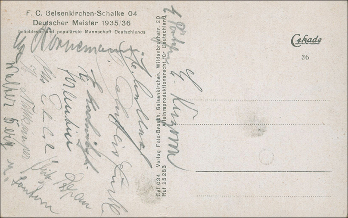 Schalke 04 - 1935  | Original s/w-Postkarte mit 12 original Autographen von Spielern des legendären Schalker Kreisels ca. 1935  Dabei: Kuzorra,Kalwitzki, Pörtgen, Schweißfurth, Tibulski, Mellage, Nattkämper, Szepan, Bornemann, Walter Berg, Sautor u.a., 14x9 cm.