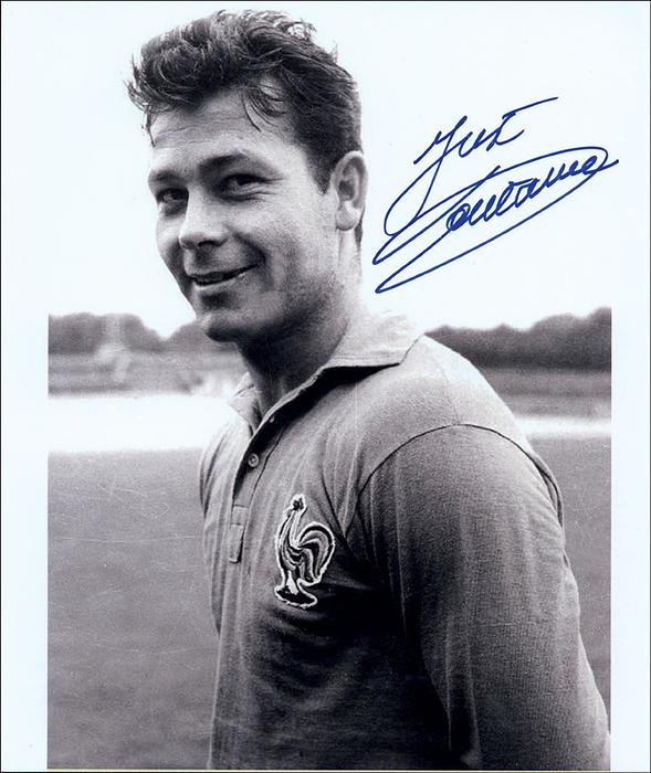Fontaine, Just  | (1933-2023) SW-Foto von Just Fontaine original signiert. Französischer Torschützenkönig der Fußball - Weltmeisterschaft 1958. 25x21 cm
