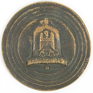 Teilnehmermedaille 1936  | Offizielle Teilnehmermedaille für die Olympischen Sommerspiele von Berlin 1936 (v. Otto Placek). Mit Randpunze Bronzeguß brauner Patina. 7 cm. - Bild 3
