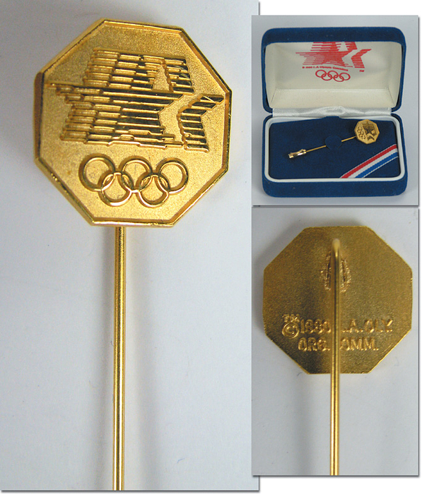  - Olympic Games Official 1984: Official pin of the L.A. Olympic Committee 1980. Gilded, 6x1,5 cm, in original box. From the collection of a former IOC member and today's honorary member. Condition: A