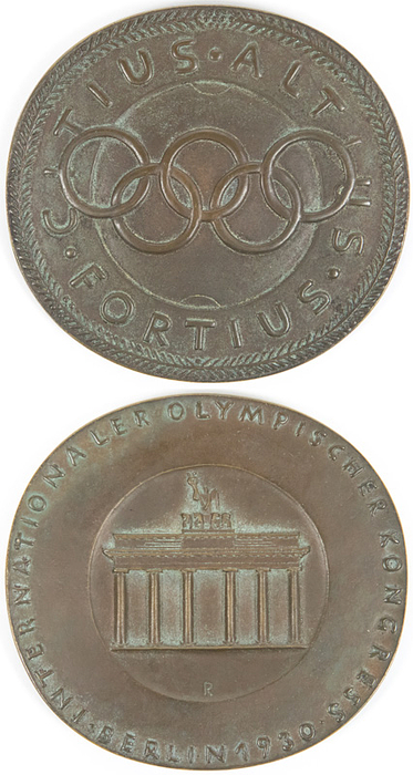  - „Internationaler Olympischer Kongress Berlin 1930. Citus. Altus. Fortius“. Official large and heavy bronze medal for the 9th IOC congress in Berlin. 9.5x8.9cm. (245 grams). Medal in mint condition Condition: A