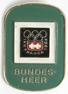 Teilnehmerabzeichen 1964  | Teilnehmerabzeichen für die Olympischen Winterspiele Innsbruck 1964 „Bundesheer“. Aluminium, mehrfarbig emailliert, 4,2 x3 cm. - Bild 2