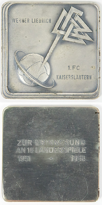 Football match Medal Germany v Hungary 1957 - DFB (German Football Association) honorary plaque for Werner Liebrich for his participation in 16 DFB A-international matches. Front with the inscription "Werner Liebrich 1. FC Kaiserslautern". Back with the engraving "In remembrance of 16 international matches 1951 - 1956". 4.7 x 4.7 cm. Alpaca, silver-plated. In the original case. The DFB started a new tradition at the end of 1957. The DFB had a commemorative plaque made for the German players of a DFB A international match. Silver for the fielded players and later bronze for the reserve players. This tradition is still laid down in the DFB's honorary regulations. In 1957, all players who were no longer active also received a plaque posthumously. Either with the total number of DFB international matches or with a match pairing (if the player in question only played one international match). These plaques were inscribed with the names of the player concerned. Condition: A-