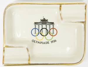  - Ashtray inscribed "Olympiade 1936," featuring the Brandenburg Gate and the Olympic Rings. Porcelain; manufacturer: Königszell; partially gilded. 12 x 9.5 x 2.3 cm. --Small chip on the outer rim of the base Condition: A-B - Bild 2