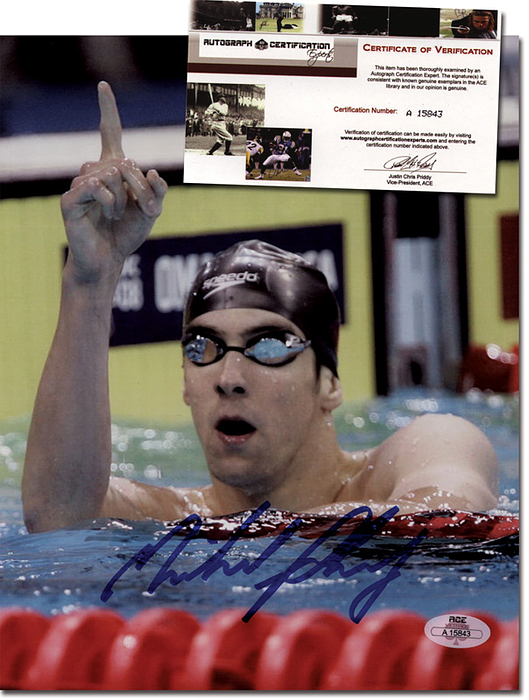  - Color photograph with original signature of Michael Phelps (USA). Sports superstar. He is considered the most versatile swimmer of our time and, with 28 Olympic medals, including 23 golds, is by far the most successful Olympian in history. Autographs are rare! 25x20 cm. With certificate of authenticity from "Autograph Certification". Condition: A