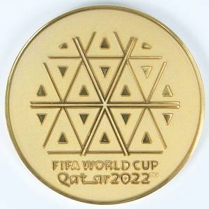  - „FIFA World Cup Quatar 2022“. Official participation medal for the Football World Championship. Bronze, gilded, size 5 cm. In original case with inscription "FIFA". Very rare, very beautiful! --Was awarded to the players, coaches and officials of the World Cup 2022. Condition: A - Bild 5