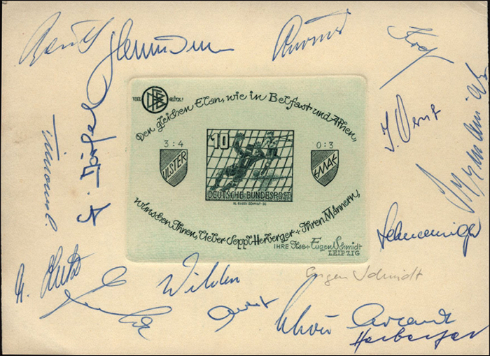 Sorry, no english description is available. ... Autographed Postcard German InternationalFootball -  Condition: A.....Unterschriften von Klaus Stürmer (1935-1971), Tilkowski, Erhard, Schnellinger, Giesemann, Wilden, Szymaniak, Kreß, Brülls, U. Seeler, G. Herrmann, G. Dörfel, Lutz, Ewert, Herberger, Schön,.
