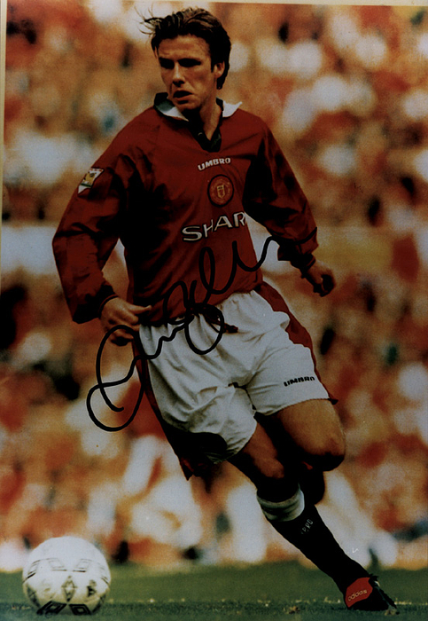  - Colour autograph Reprocard with original signature of Manchester United player David Beckham (England). 30x20 cm. Condition: A