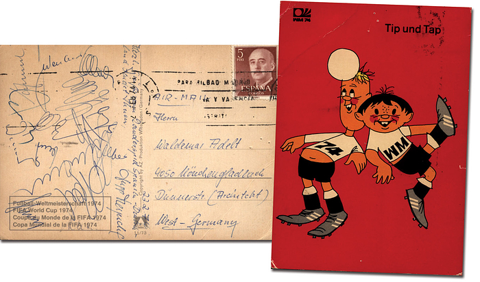 Nationalmannschaft 1974  | Postkarte geschrieben von Jupp Heynckes vom Fußball Länderspiel Deutschland - Spanien am 23.2.1974 in Madrid mit 16 original Signaturen der Spieler, 14,5x10,5 cm.