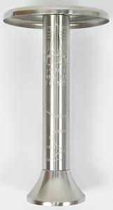 Olympic Games 1936. Olympic Torch Repro from 1972 - Official VIP souvenir replica of the 1st Olympic torch  from Berlin made for the Olympic Games Munich 1972. Used on the first ever Olympic Relay from Olympia to Berlin. Design: Walter E. Lemcke, Berlin. Made by Krupp, Essen. Height 27cm,  The replica differs only slightly in size  form the original! Presented by "Krupp" to VIPs at the Olympic Games in Munich 1972. Rarer than the original! Approx. 2 mm smaller. The base of the torch starts off with a vertical of approx 4 mm until it turns into a conical form. Weighs approx 425 g. Weight of the original torch of 1936 was 450 g. small scratch on top of the torches plate. Condition: A- - Bild 4