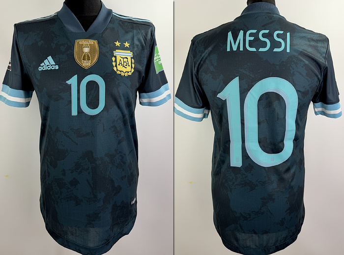 match issued football shirt argentina 2021 - Original match-issued Argentina player shirt with the number 10. Prepared for a 2022 World Cup qualifier for the star of the Argentine national team, Lionel Messi. Argentina went on to become world champions at the 2022 World Cup in Qatar. Status ABC short-sleeved shirt; size 4; club crest and manufacturer's logo rubberized; player name and number rubberized; World Cup qualifier patch and Living Football patch rubberized; Copa America Champions patch flocked; 100% polyester; made in Cambodia. Condition: A