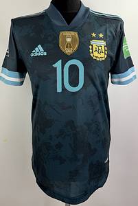 Argentinien - Trikot 2021  | Original match issued Argentinien   Spielertrikot mit der Nummer 10. Vorbereitet für ein WM 2022 Qualifikationsspiel für den Star der argentinischen Nationalmannschaft, Lionel Messi. Argentinien wurde bei der WM 2022 in Qatar Weltmeister.Status ABC. - Bild 12