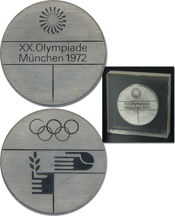Teilnehmermedaille 1972  | Teilnehmermedaille für die Olympischen Spiele München 1972. Edelstahl 4,9 cm Durchmesser. 1,1 cm Dicke. In original Acryl-Präsentationsbox. Medaille für Athleten und Offizielle.