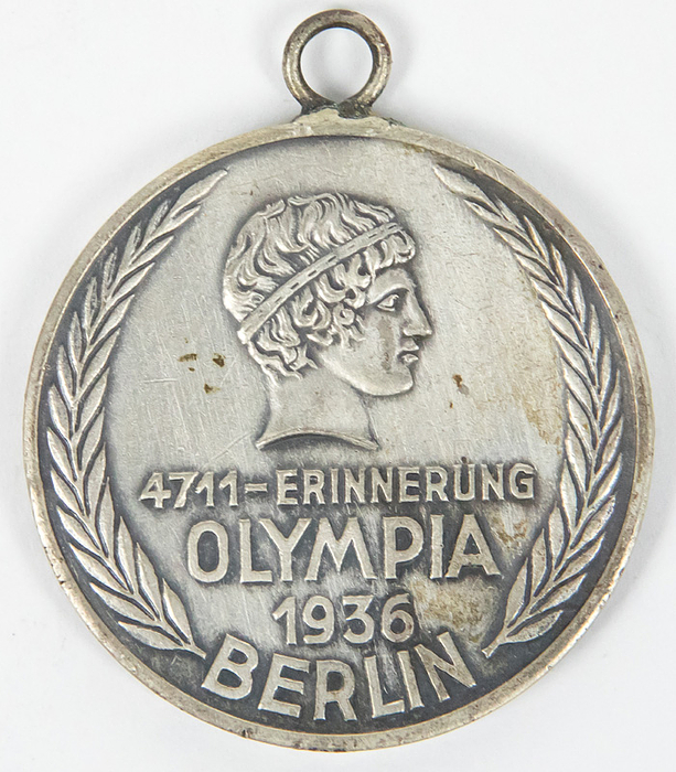  - Olympic Games Berlin 1936. Commemorative medal from the company Eau de cologne "4711". Silvered, 3.5 cm Condition: B