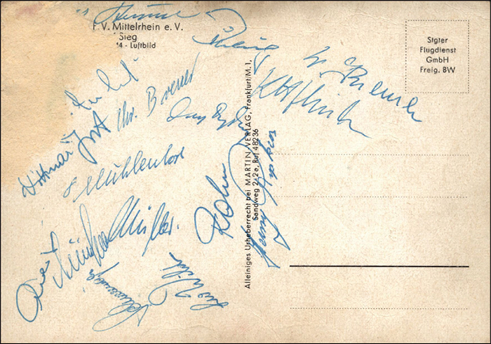 Sorry, no english description is available. ... 1.FC Cologne. Postcard with autographs 1960 -  Condition: C.....an der linken Seite starker Abrieb
