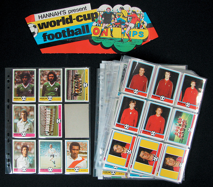 Sammelbilder-Hannah´s  | 140 Sammelkarten "World Cup football" 1978 von "Hannah´s". Karton, 9x6,3 cm. Dabei: In Einzelteile zerlegte Verkaufsbox aus Pappe.