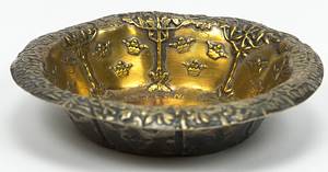  - Olympic Games 1912.Commemorative Metal Dish: Attractive silver plated dish wih the Olympic Stadion and lettering: "Olympiska Spelen 1912 Stockholm". diameter 11cm, height 3cm. Silver worn in the dish. Slight dent on the rim Condition: B - Bild 2